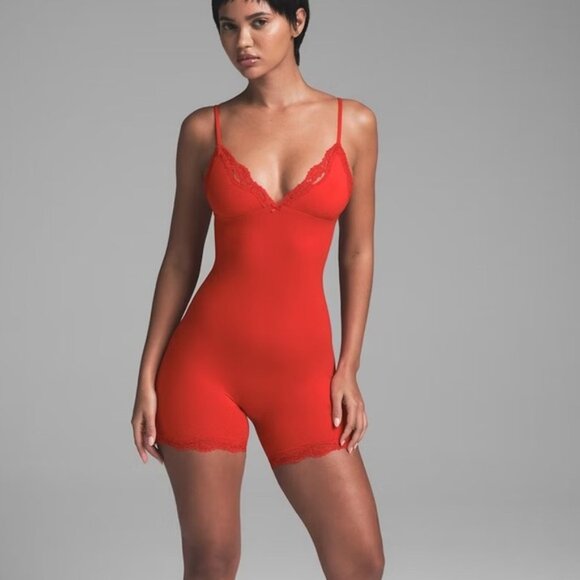 SKIMS Other - NWT! Skims Fits Everybody TRIANGLE ONESIE bodysuit shorts cayenne red large